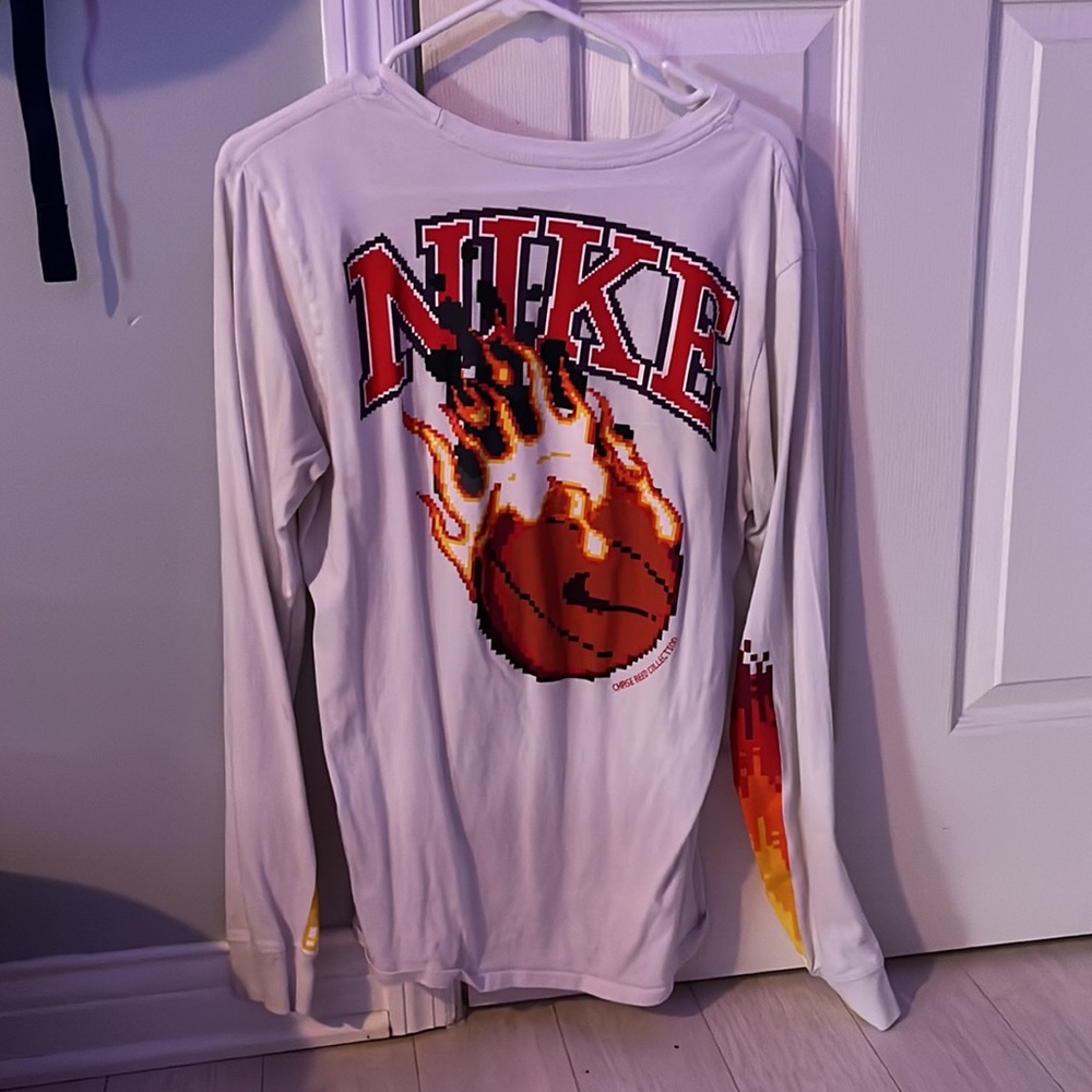 Nike “Heat check” long sleeve. - Picture 2 of 3